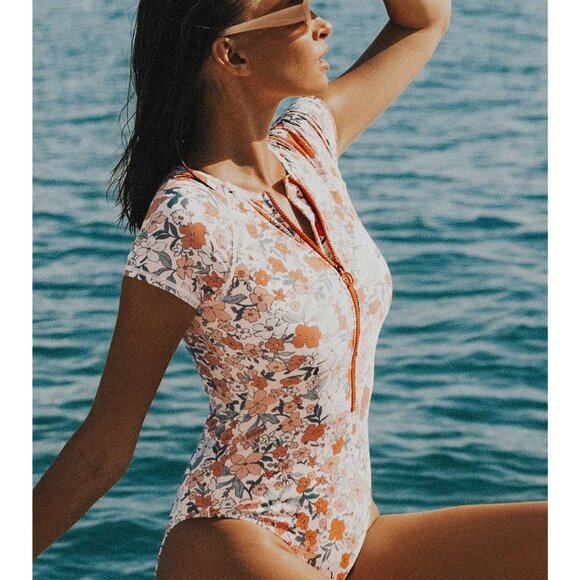 CUPSCHE Floral Front Zip Short Sleeve Swimsuit Size XL NEW NWT - Picture 6 of 6